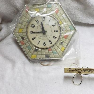 B380 Vntg Retro GE Wall Clock 