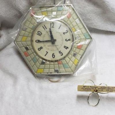 B380 Vntg Retro GE Wall Clock 
