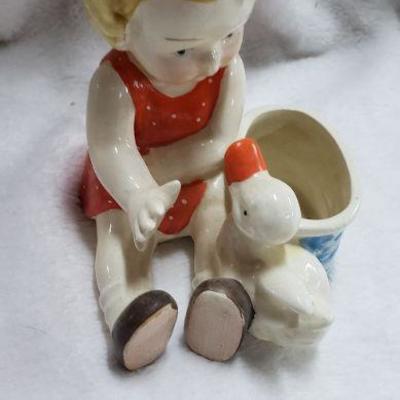 B384 Girl Planter