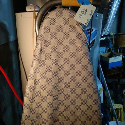 B622 Ironing Board
