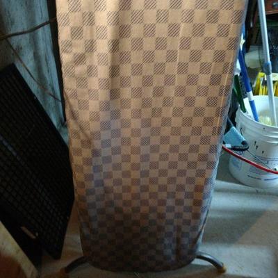 B622 Ironing Board
