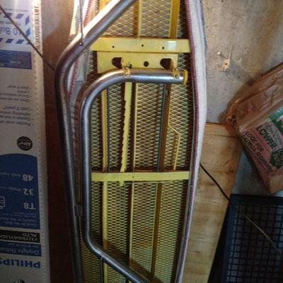 B622 Ironing Board