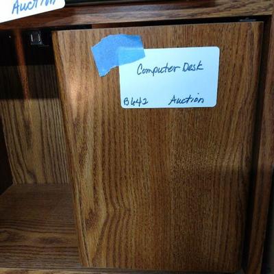 B642 Wood Desk