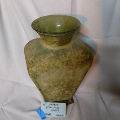 B693 Vase