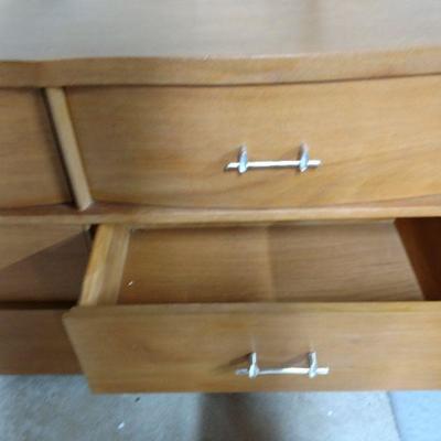 B710 Dresser