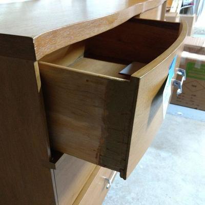 B710 Dresser