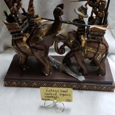 B360 Vintage Fighting Elephants