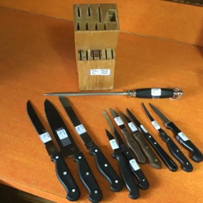 #k10.  Kitchen knives and knife block