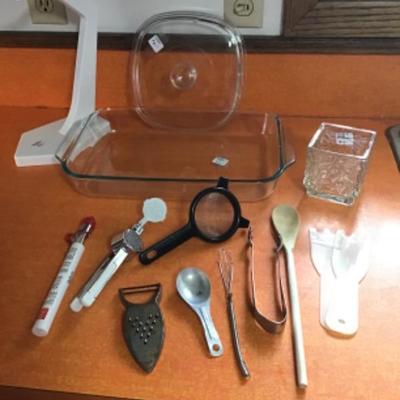#k21.  9 x 13 Pyrex, glass jar, banana tree and more