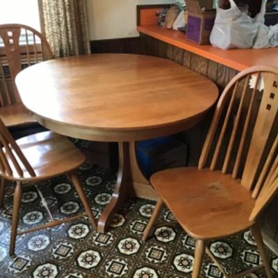 #k48. Oak table with two leaves and three chairs