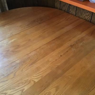#k48. Oak table with two leaves and three chairs
