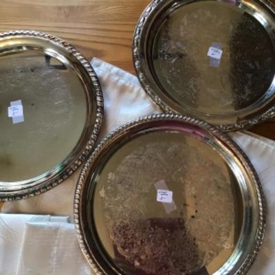 #k49. Three silver trays, placemats and napkins