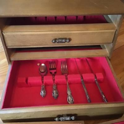 #k55.  Silverware with case