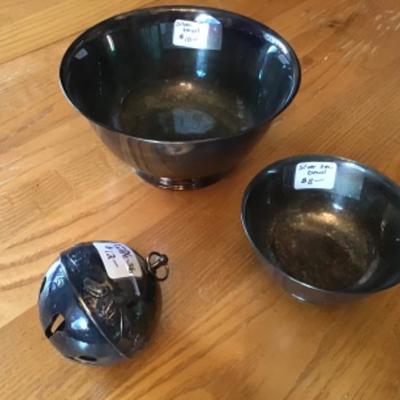 #k60. Two silver bowls and silver ornament