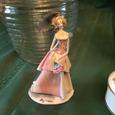 #k69. Charles and Diana trinket box from the royal wedding, two vases and figurine