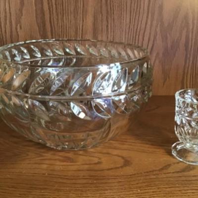 #lr23. Absolutely beautiful vintage punch bowl set with 10 glasses