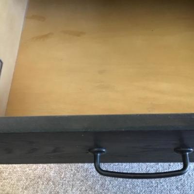 #lr32. Broyhill end table