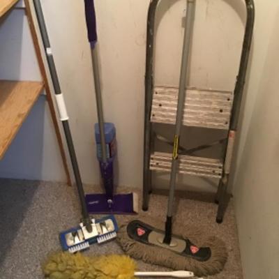 #hc16. Mop lot with ladder