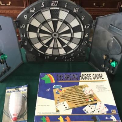 #gar13. Dart board, racing horse game and birdies Dart board, racing horse game and birdies
