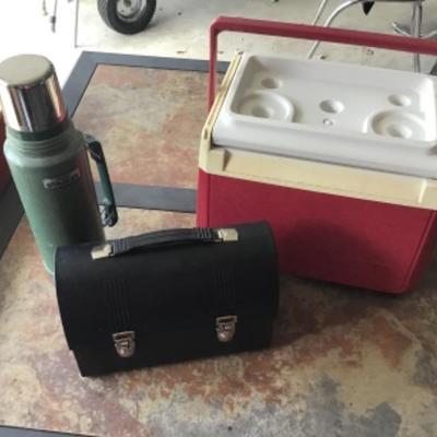 #gar33. Cooler, lunchbox, Stanley thermos