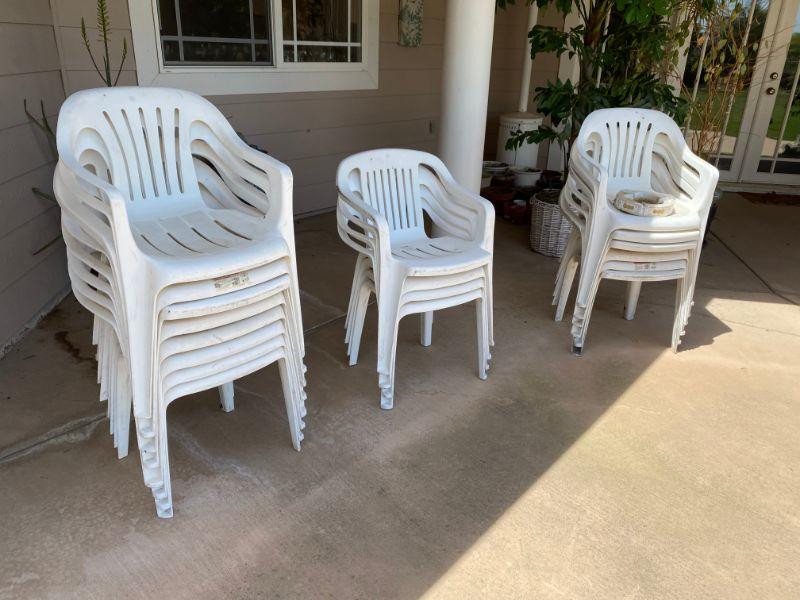 20 outdoor white plastic chairs | EstateSales.org