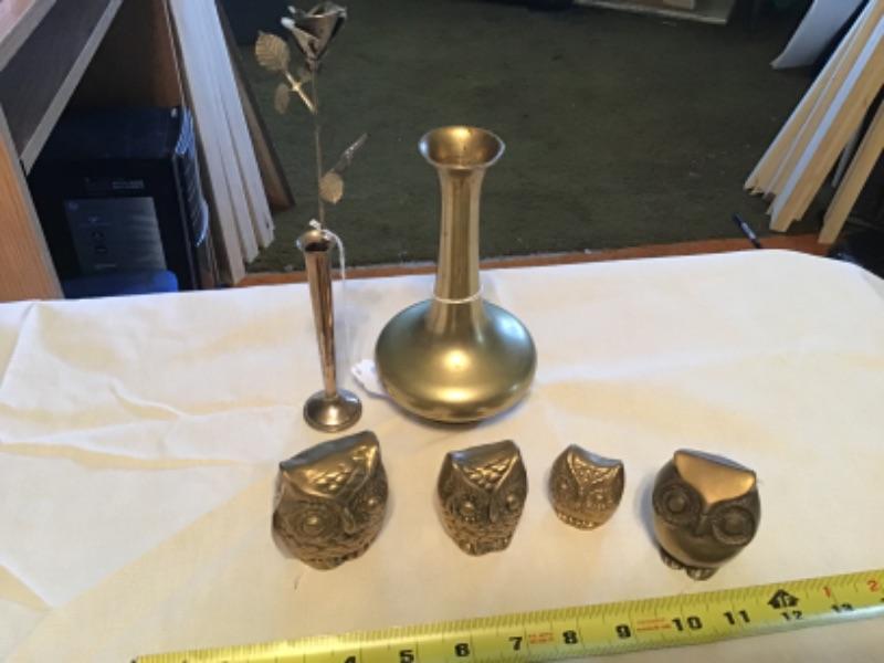 fr6. Brass owls and vases