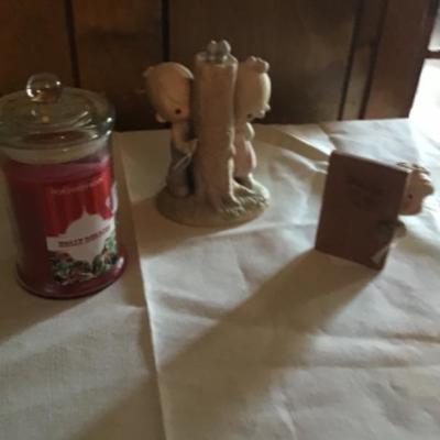 #fr8.  Figurines and candle