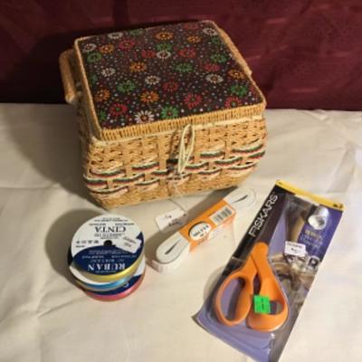 #fr18.  Sewing basket with scissors