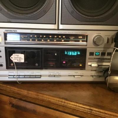 #fr43.  Vintage sounddesign stereo with headphones