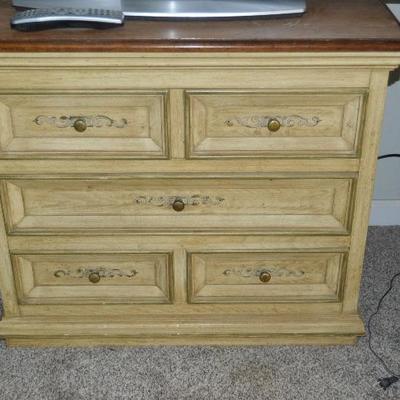 Hekman 3 Drawer Chest