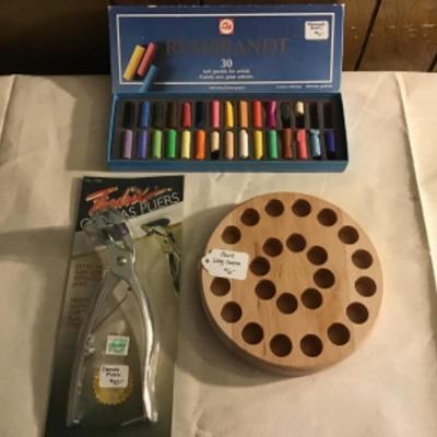 #p14.   Soft pastels, canvas pliers, paint Lazy Susan