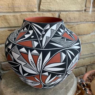 Acoma, New Mexico pottery