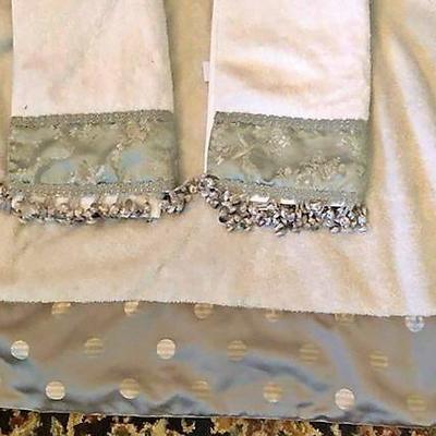 Decorator Towel Set - White with Pale Green Trim