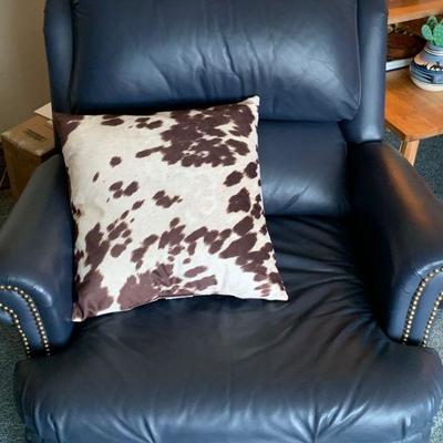 Leather arm chair  / cowhide pillow
