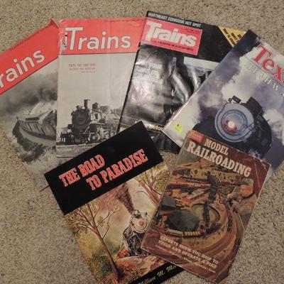 Lot of TRAINS MAGAZINES and Model Railroading BOOKS
