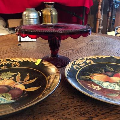 Decorative plates and cake stand 