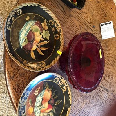 Decorative plates and cake stand 