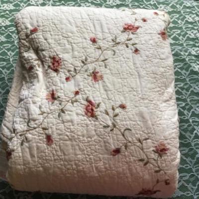#mb30.  Pink flowered bed quilts 104â€œ x 92â€œ