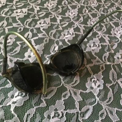 #mb39.  Eyeglasses and cases lot