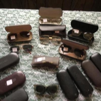 #mb39.  Eyeglasses and cases lot