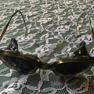 #mb39.  Eyeglasses and cases lot
