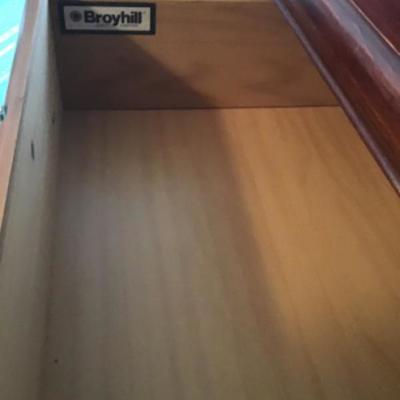 #mb60.  Nice Broyhill  five drawer dresser
