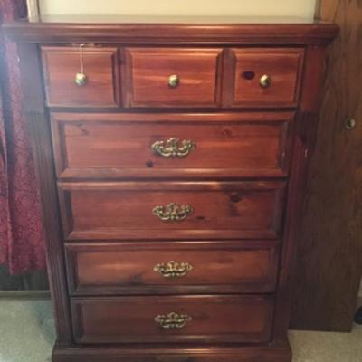 #mb60.  Nice Broyhill  five drawer dresser
