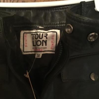 #mb71.  Tour lion black leather pants 30 inches