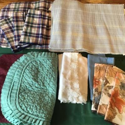 #gb24.  Placemats and cloth napkins