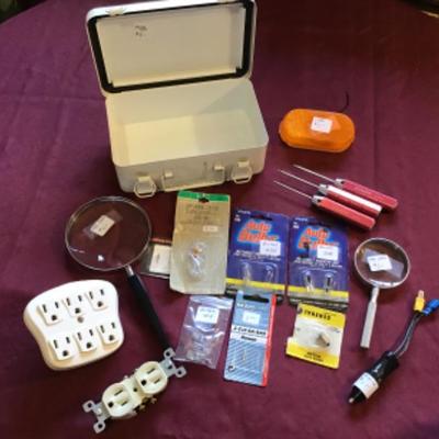 #tr28.  Magnifying glasses, lightbulbs, tools, case