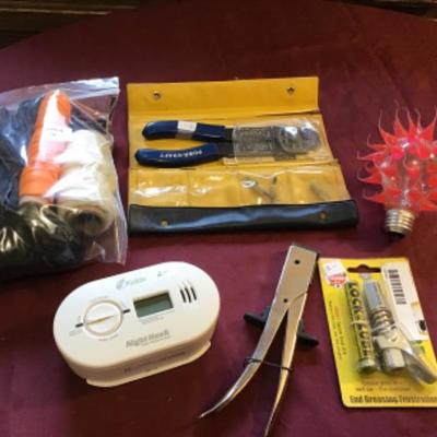 #tr39.  Wire cutter, string, Crazy bulb and miscellaneous