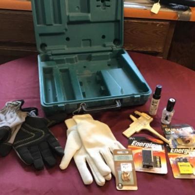 #tr45.  Gloves, empty Makita case and miscellaneous