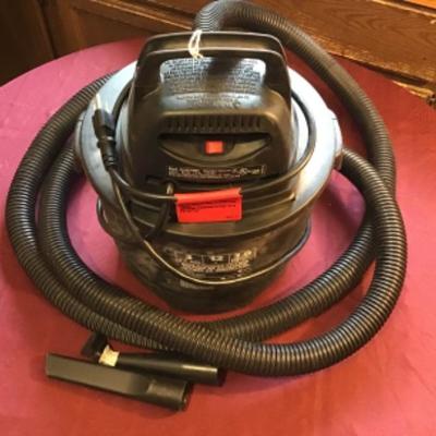 #tr59.  3 gallon shop vac with two hoses