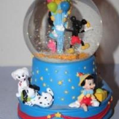 Disney Parks snow globe 